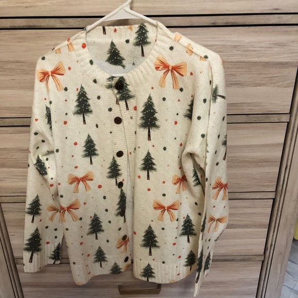 NWOT Beautiful Christmas Cardigan with Trees & Bows - Picture 1 of 3